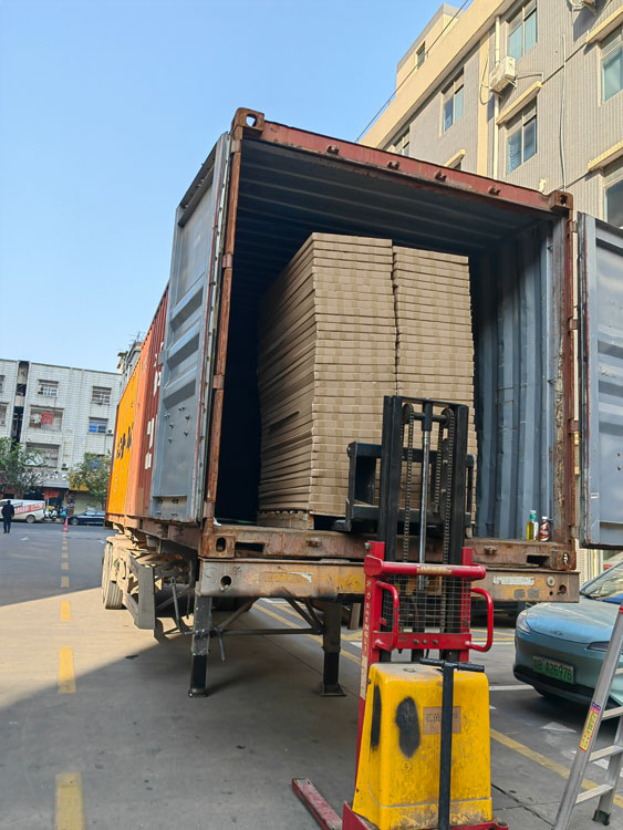 SINST поспішає наприкінці року, і велика кількість поставок сприяє останній битві компанії