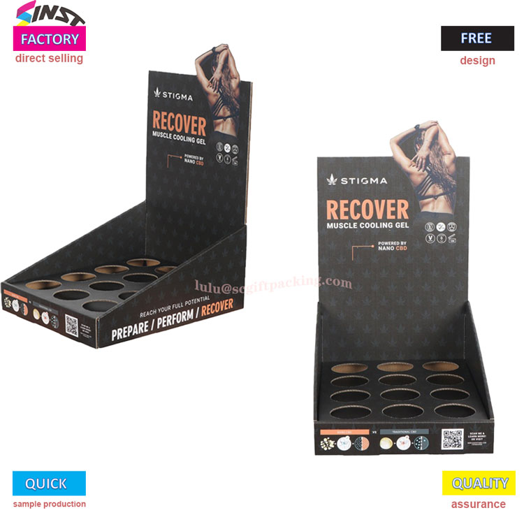 Спортивні оздоровчі товари на столі безладні та непомітні?