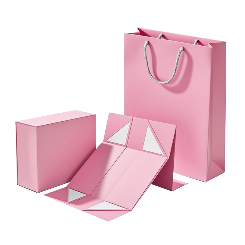 Хіба подарункова коробка з шарфом не є церемоніальною магією, яка перетворює м’які шарфи з загорнутих на виставлені?